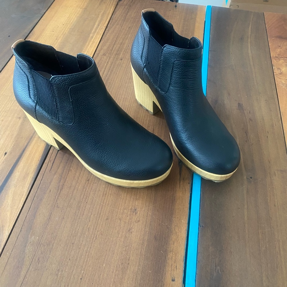 Ankle Chelsea "wild about" padded insole boots